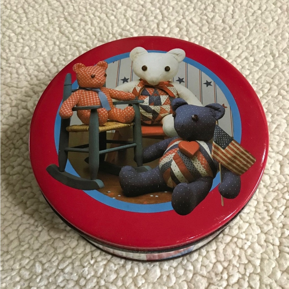 Vintage America Teddy Bear Stars & Stripes Tin Can Storage 
Chair Heart Flag